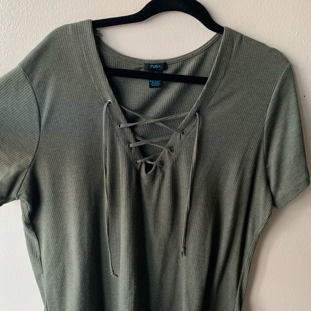 Rue 21 Tee
